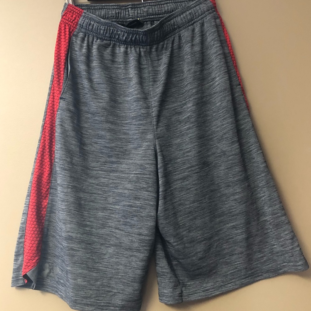 Under Armour Youth XL Shorts Gray and Red Pattern